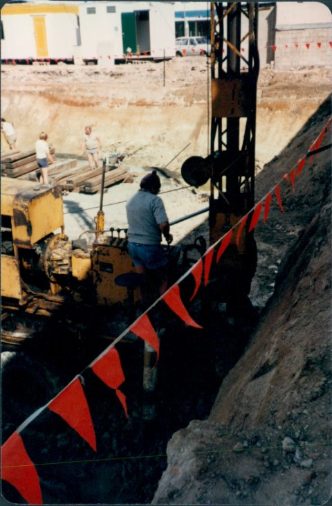 1982-1-0013-Small