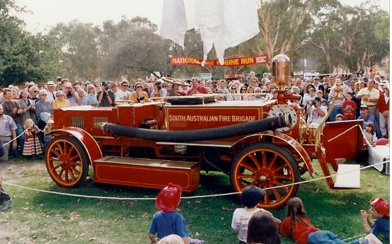 Vintage-Steam-engine