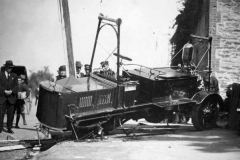 Damaged-Vintage-truck